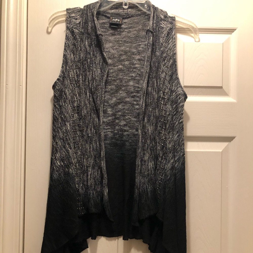 ♥️ Sale! Day trip open Cardigan Vest. Great condition. Pretty glitter detailing.